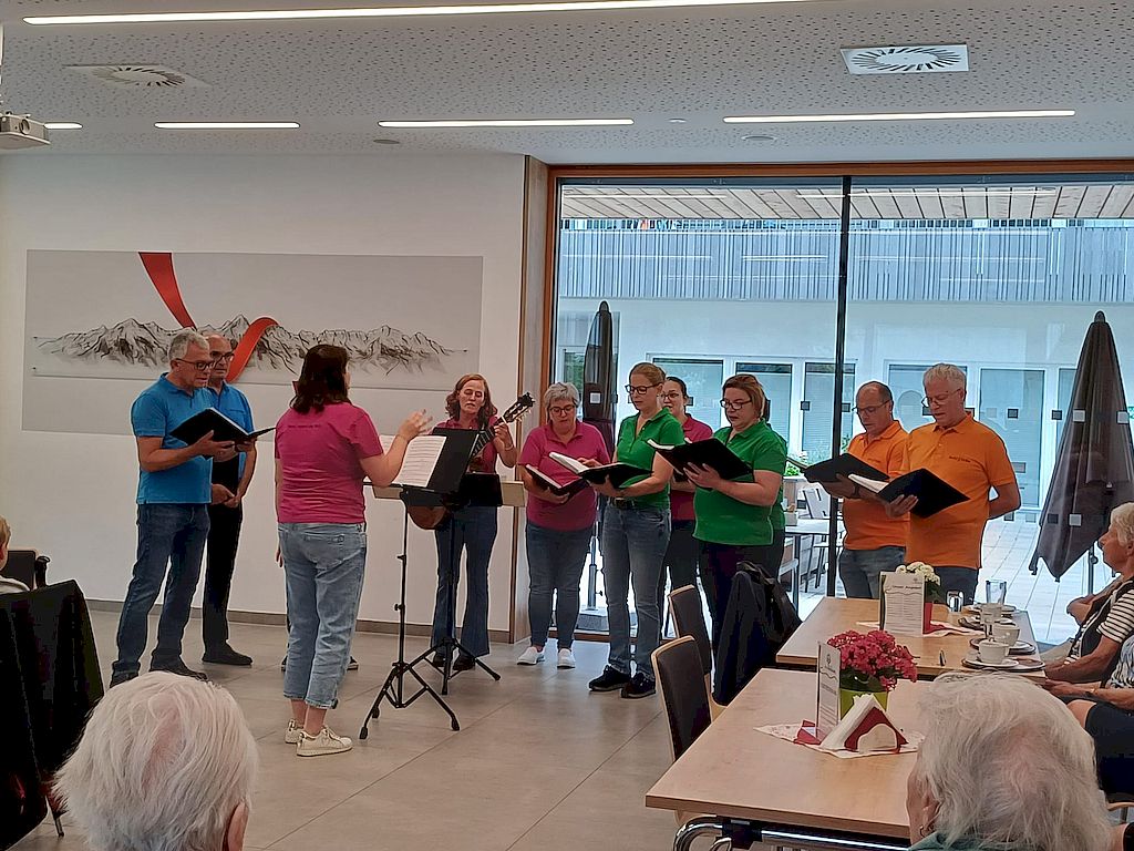 Sängergruppe zu Gast im Pflegeheim